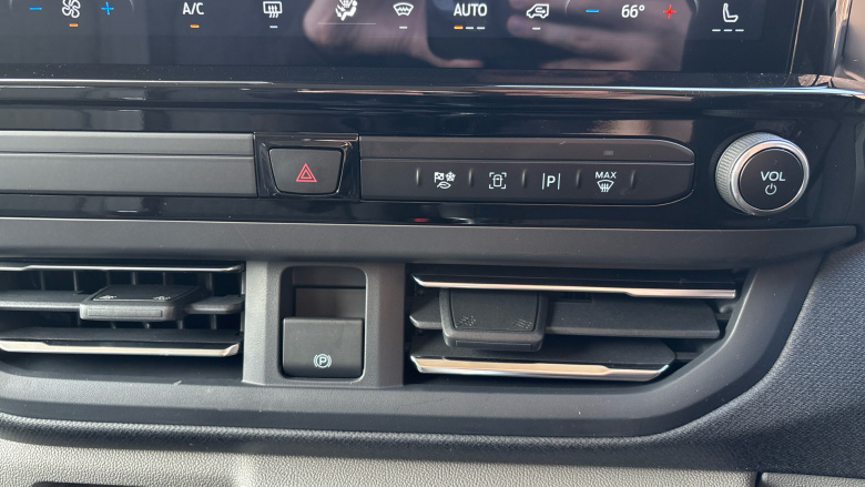 Ford Tourneo Custom 320 L1 Diesel Fwd 2.0 EcoBlue 136ps H1 Titanium 8 seater Auto